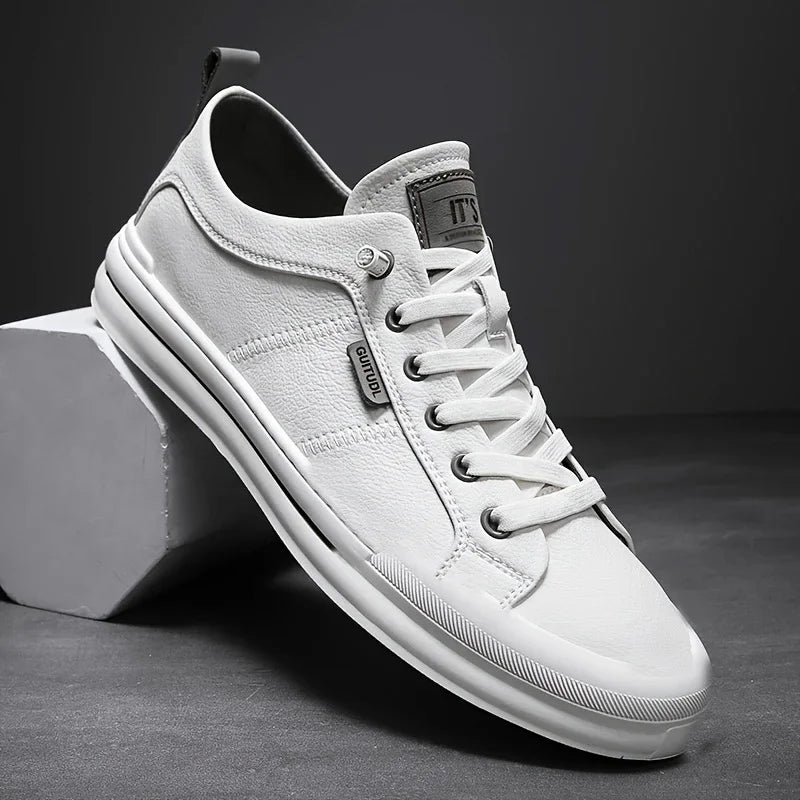 Men's low-top casual sneakers by Jelieora Venture featuring a sleek design and comfortable footwear for everyday wear.