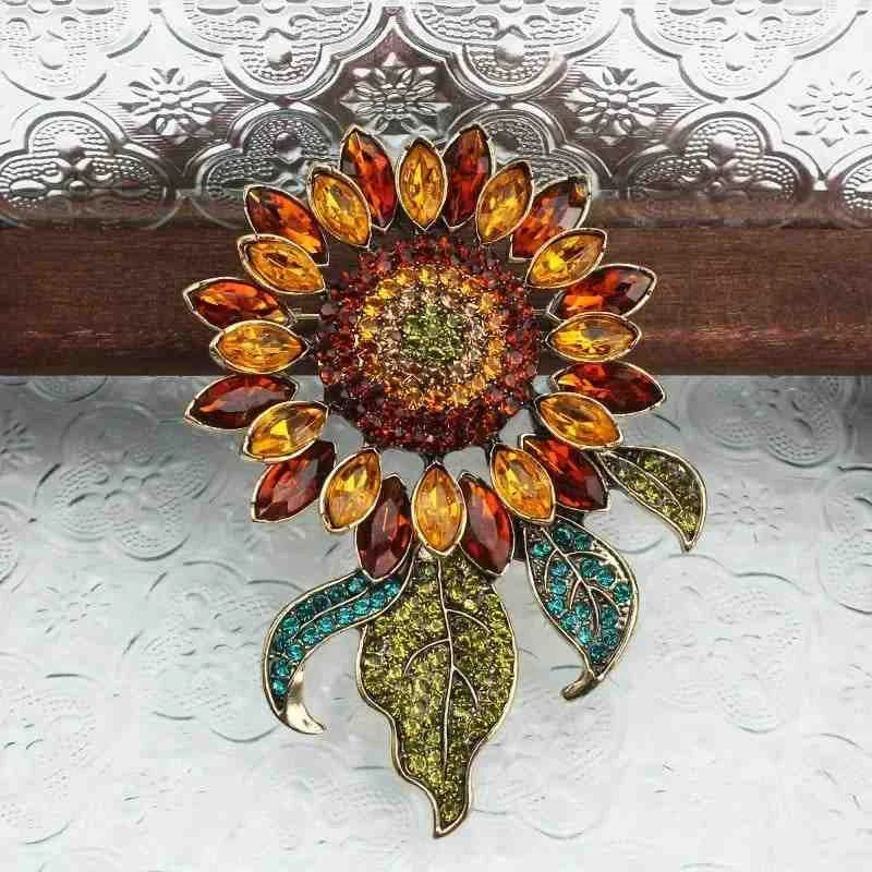 Elegant Rhinestone Flower Brooch – Add Sparkle to Your Wedding and Special Events