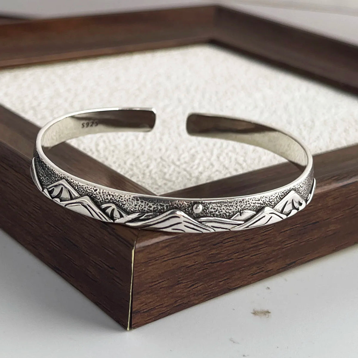 Sterling silver vintage bracelet with handcrafted flower pattern, unisex design, perfect for women and men, featuring retro jewelry style.