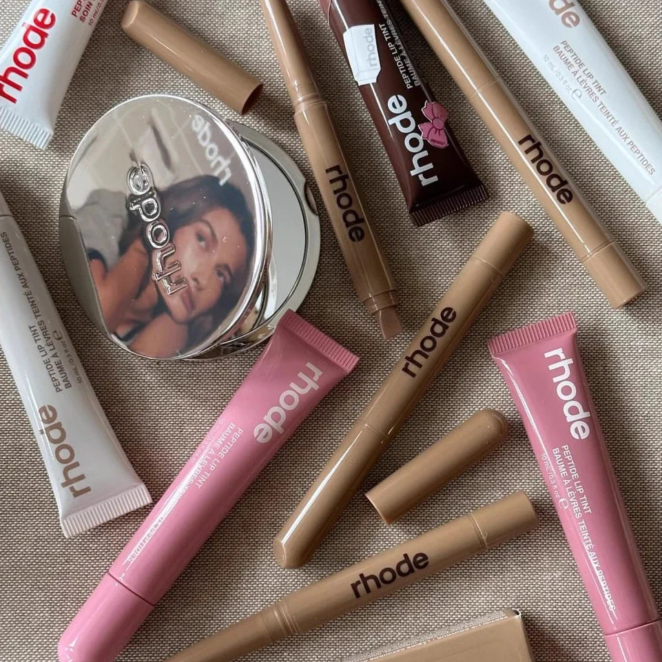 Jelieora Venture Lip Shape Pen lip liner and long-lasting lip tint pencil with a sleek, compact design for precise lip makeup application.