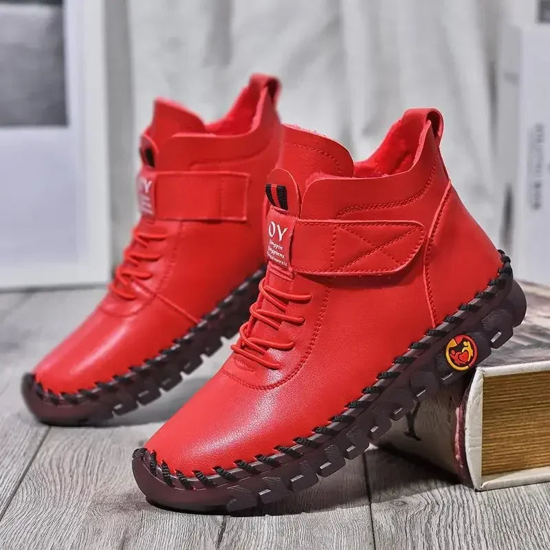 Women's waterproof ankle snow boots with faux fur lining from Jelieora Venture, showing the stylish exterior and winter-ready design.