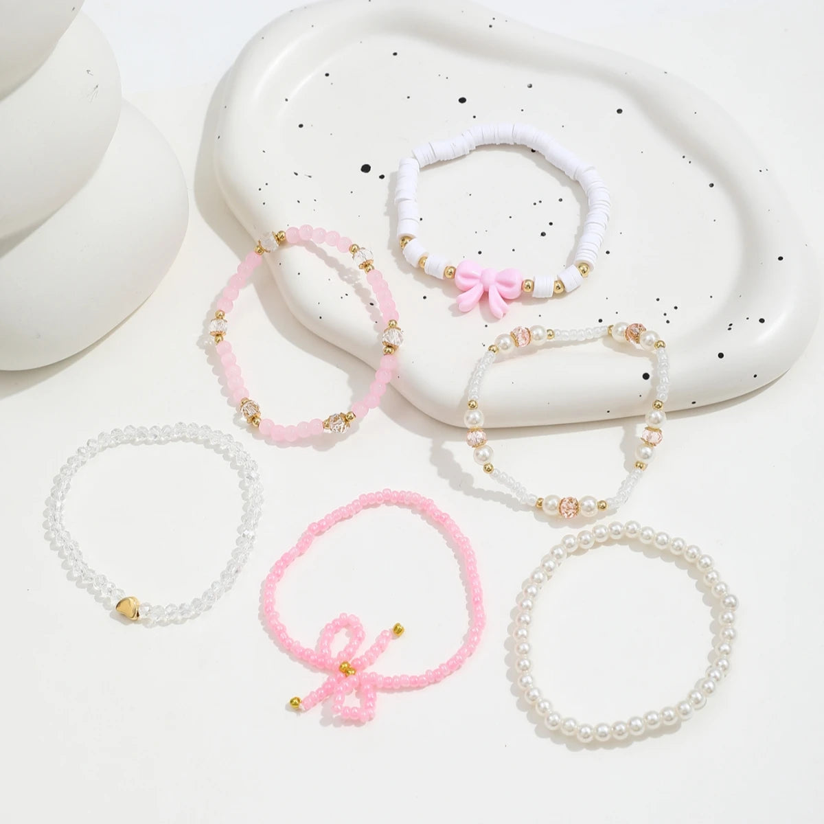 Set of six European and American cute pearl love beaded bow bracelets for women, featuring simple, sweet jewelry design.
