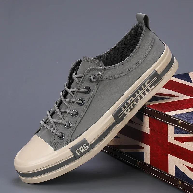 Men's casual fashion trainers by Jelieora Venture featuring stylish design and comfortable fit in a sleek sneaker style.