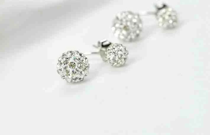 Elegant Crystal Drop Earrings: Transform Your Look with Korean Style