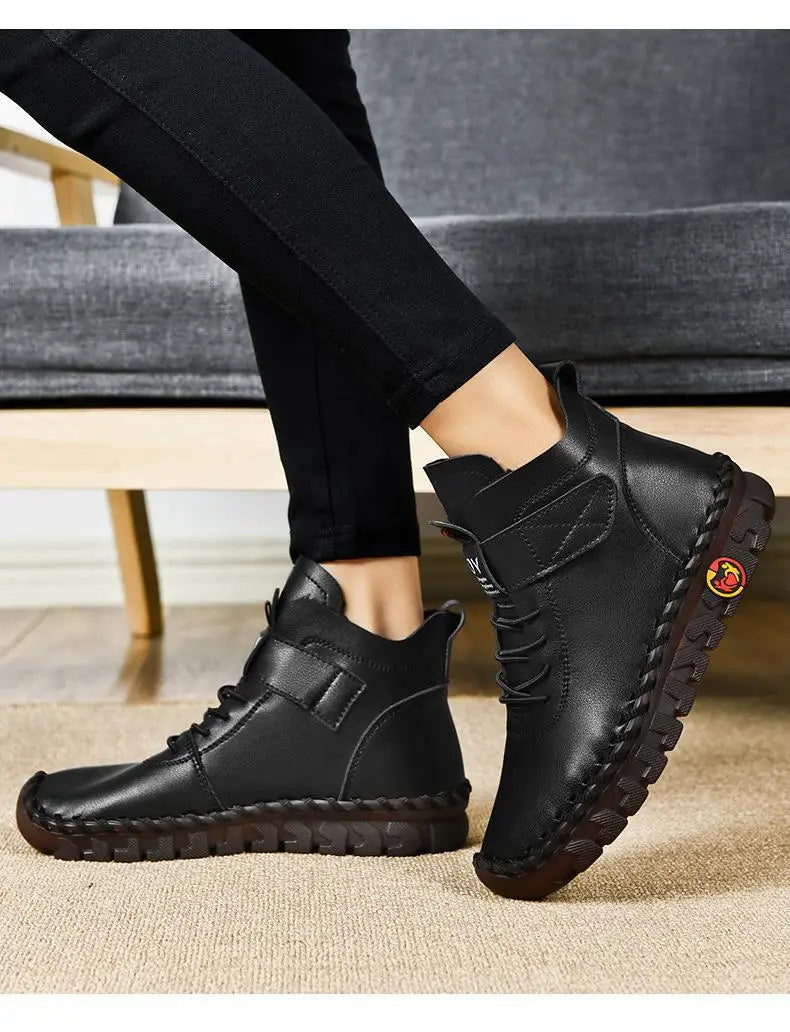 Women's waterproof ankle snow boots with faux fur lining from Jelieora Venture, designed for warmth and winter weather.