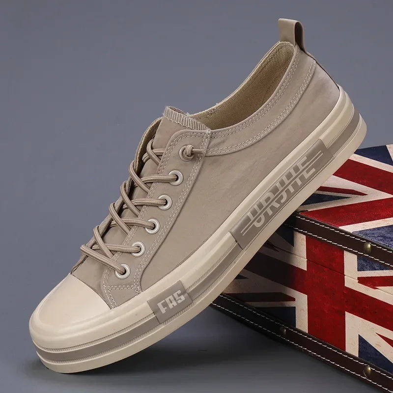 Men's casual fashion trainers by Jelieora Venture, featuring a sleek design and comfortable fit for everyday wear.