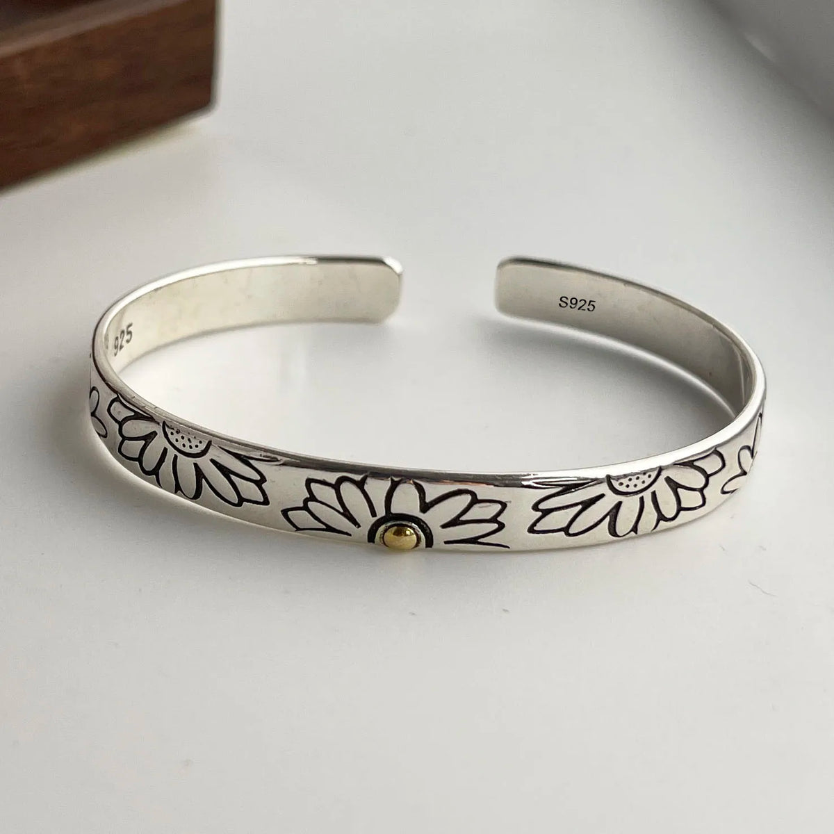 Sterling silver retro bracelet with vintage flower pattern, handmade jewelry for women and men, ideal birthday gift by Jelieora Venture.