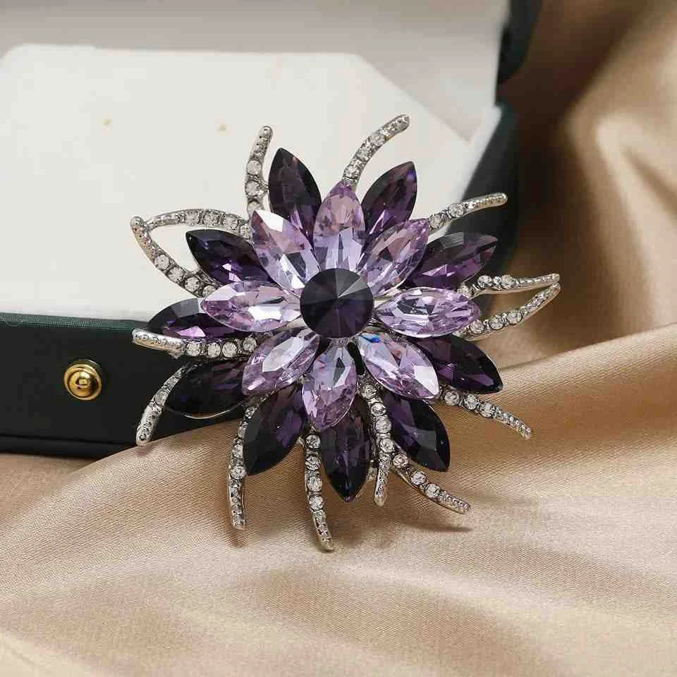 Elegant Rhinestone Flower Brooch – Add Sparkle to Your Wedding and Special Events