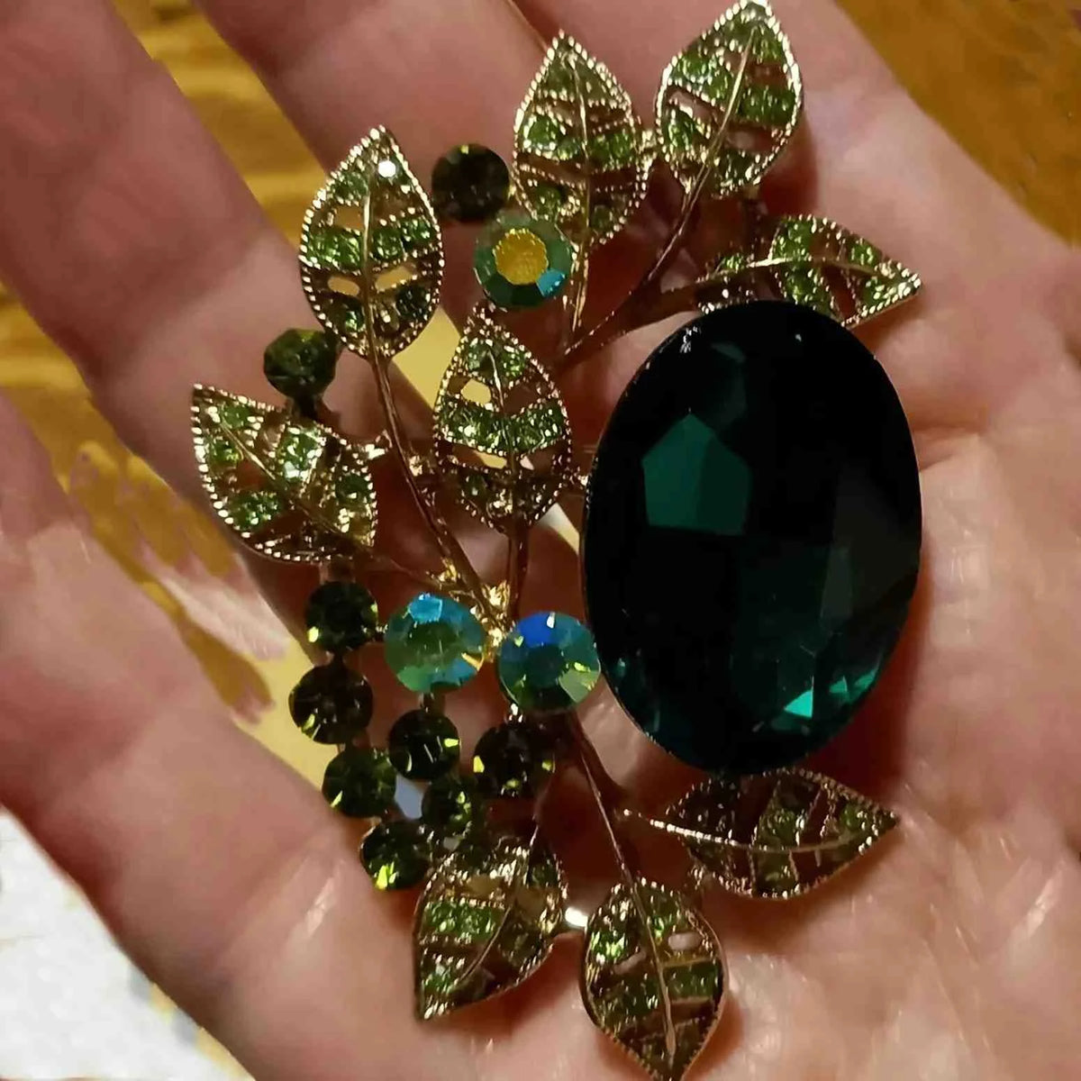 Elegant Rhinestone Flower Brooch – Add Sparkle to Your Wedding and Special Events
