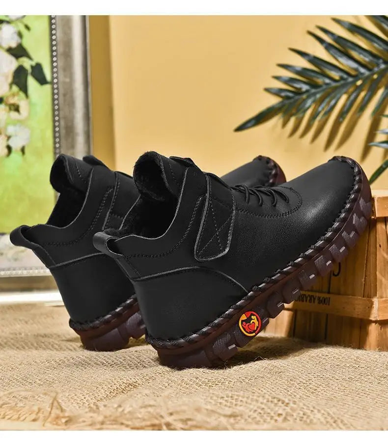 Women's waterproof ankle snow boots with faux fur lining from Jelieora Venture, showing the stylish winter footwear with snow-resistant material.