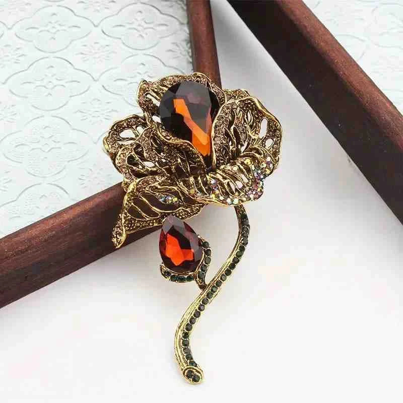 Elegant Rhinestone Flower Brooch – Add Sparkle to Your Wedding and Special Events