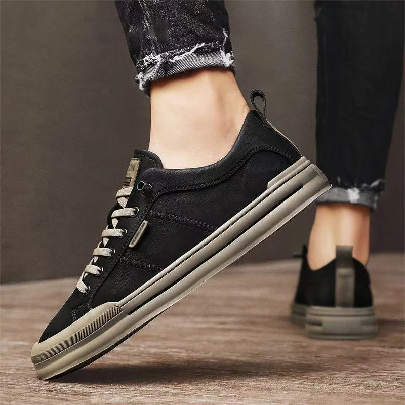 Men's low-top casual sneakers by Jelieora Venture, featuring a sleek design and comfortable footwear for everyday wear.