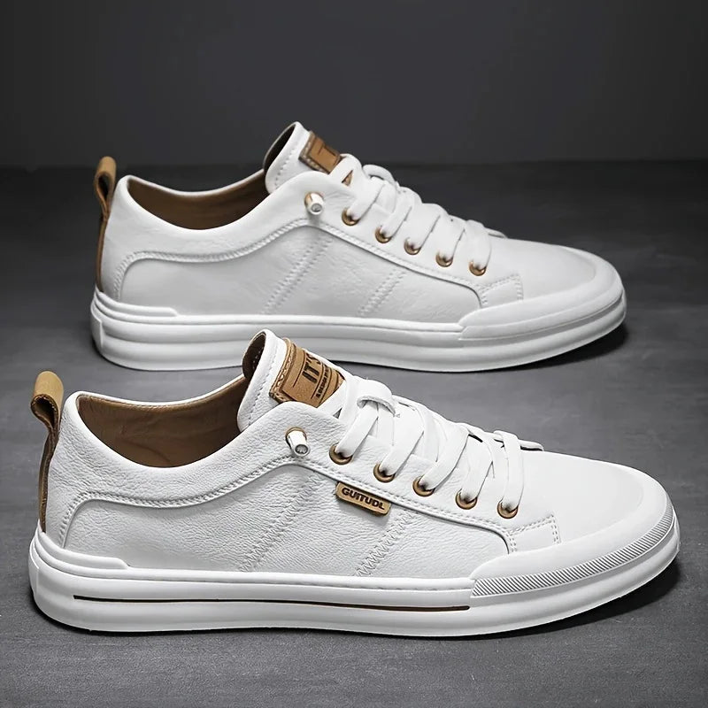 Men's low-top casual sneakers by Jelieora Venture featuring a sleek design and comfortable footwear for everyday wear.