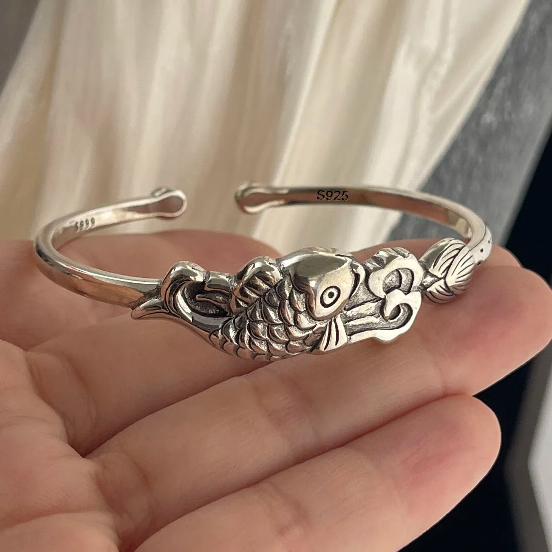 Sterling silver retro bracelet with vintage flower pattern, handmade jewelry for women and men by Jelieora Venture.