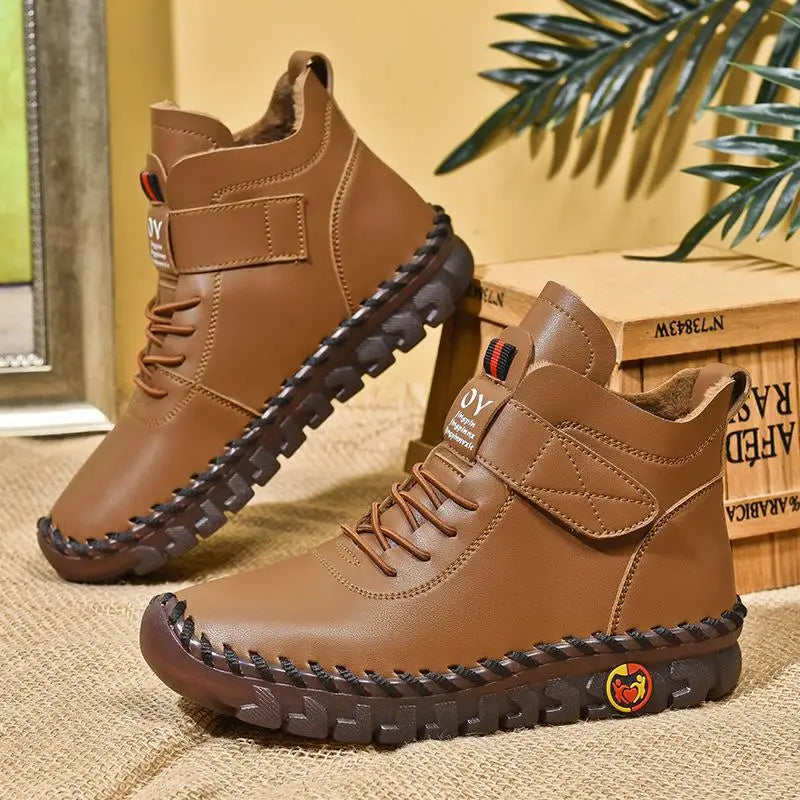 Women's waterproof ankle snow boots with faux fur lining from Jelieora Venture, featuring a sturdy sole and winter-ready design.