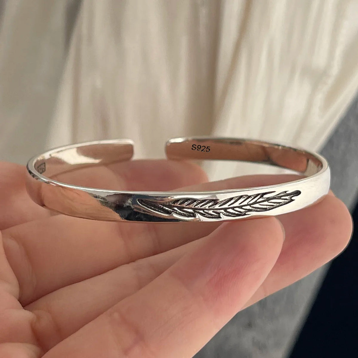 Sterling silver retro bracelet with vintage flower pattern, handmade jewelry for women and men by Jelieora Venture.
