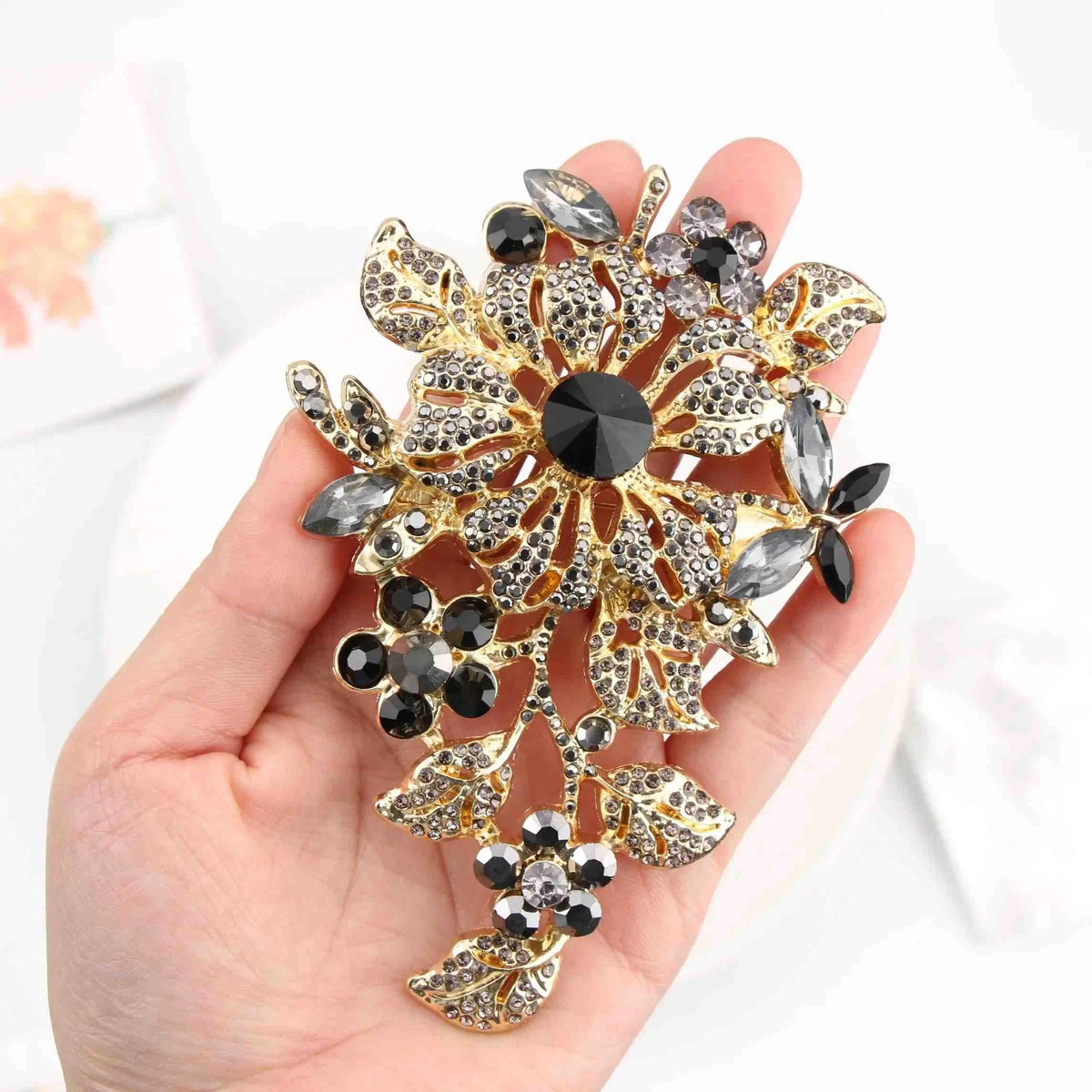 Elegant Rhinestone Flower Brooch – Add Sparkle to Your Wedding and Special Events