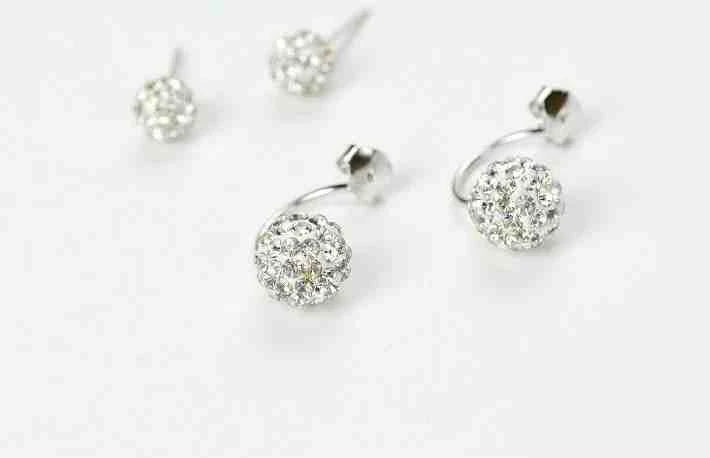 Elegant Crystal Drop Earrings: Transform Your Look with Korean Style