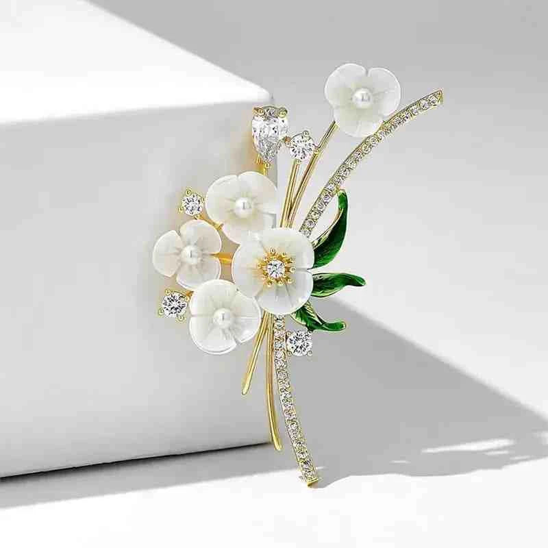 Elegant Rhinestone Flower Brooch – Add Sparkle to Your Wedding and Special Events
