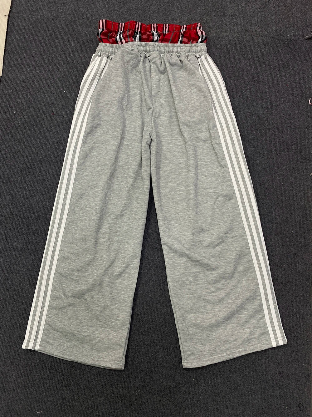 Women's Jelieora Venture college tracksuit set with matching jacket and pants, casual athletic wear in a comfortable fit.